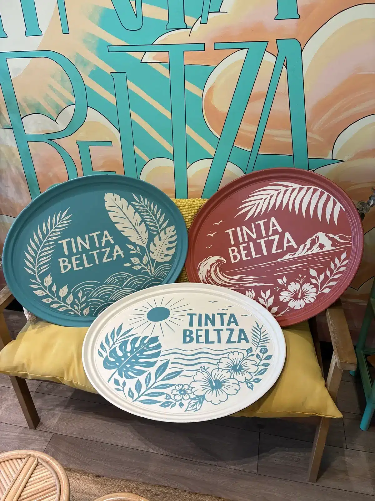 Plateaux peints à la main pour la restauration, décor Tinta Beltza